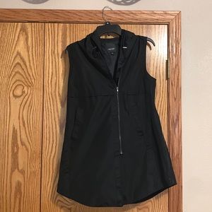 vera wang black long vest /windbreaker like material / great for layering
